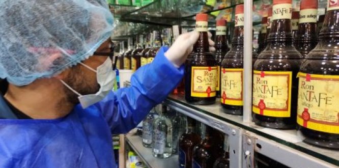 La Alcaldía Local de Santa Fe sigue con los operativos en contra del licor adulterado