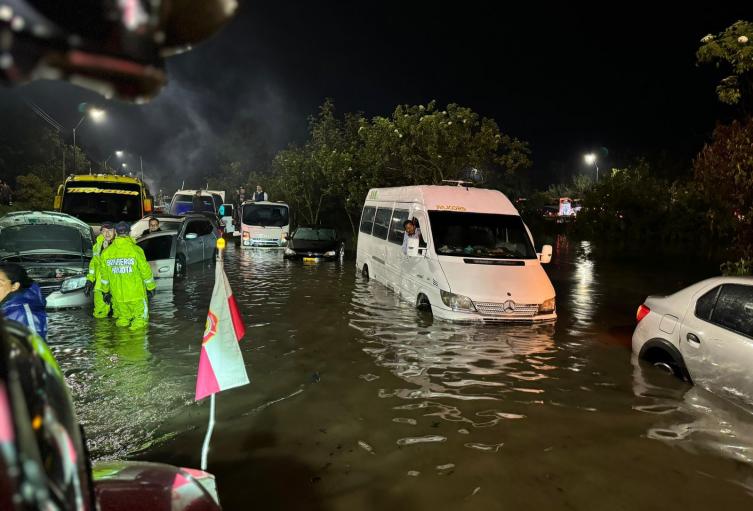 Lluvias provocan inundaciones en Usaquén: siguen labores de atención y monitoreo